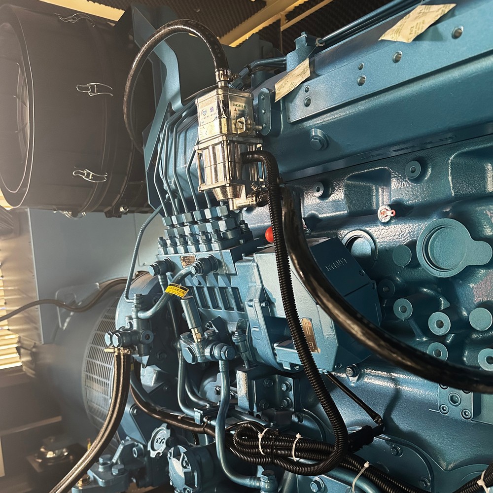 550kW / 688kVA 柴油發(fā)電機(jī)組